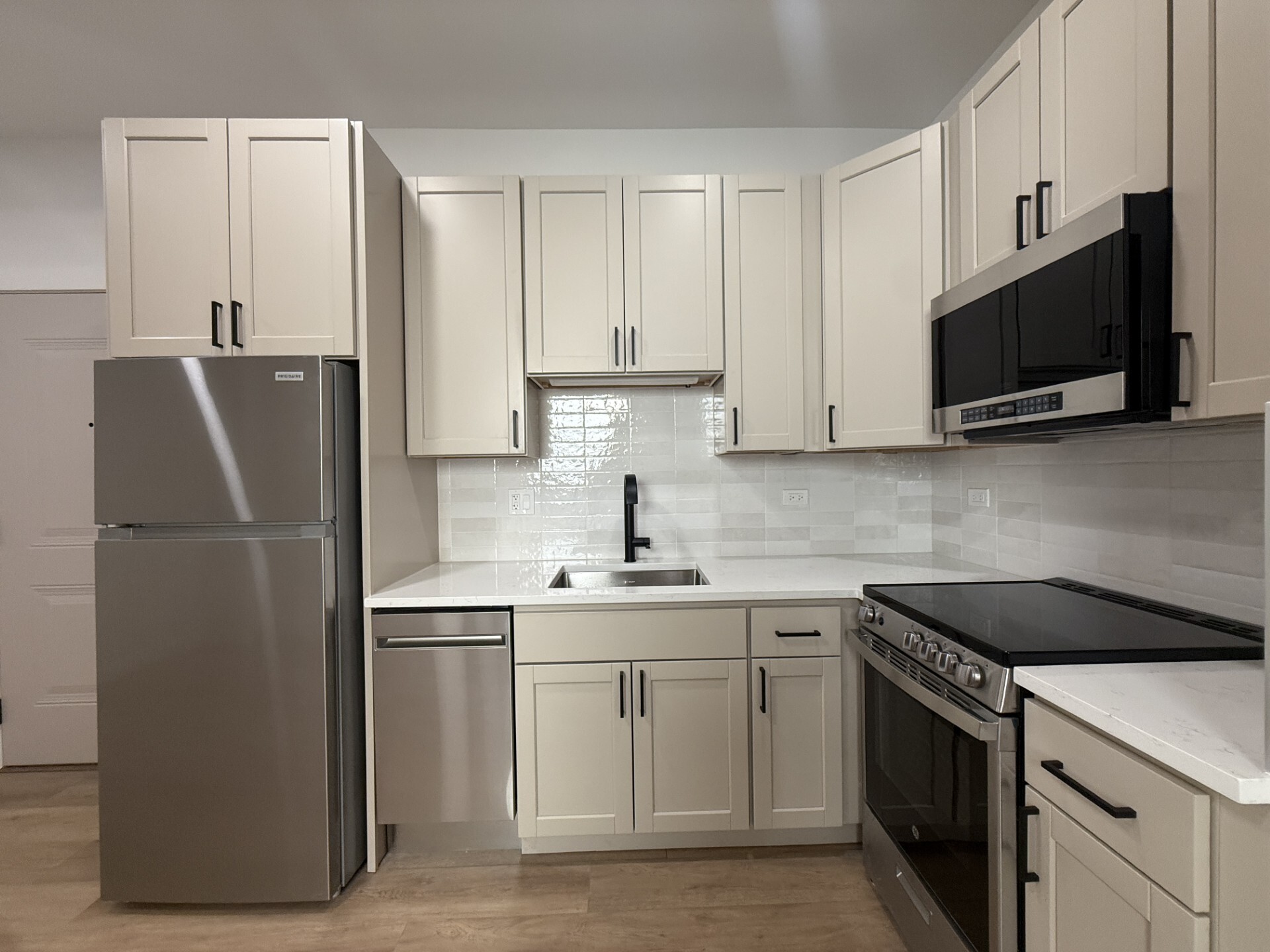 Building Photo - The Nest at 2140 N Lincoln Park W