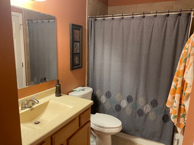 Building Photo - Beautifully updated Townhome in the West B...