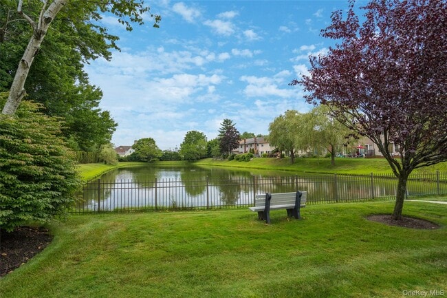 Building Photo - 100 Woodlake Dr W