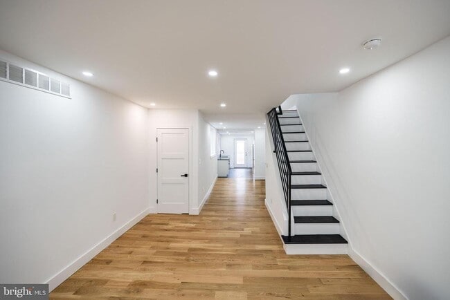 Building Photo - 2009 E Cumberland St