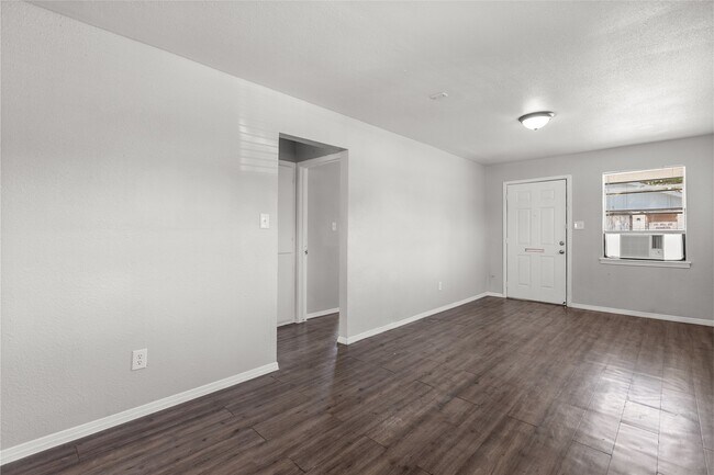 Building Photo - 5706 Pickfair St