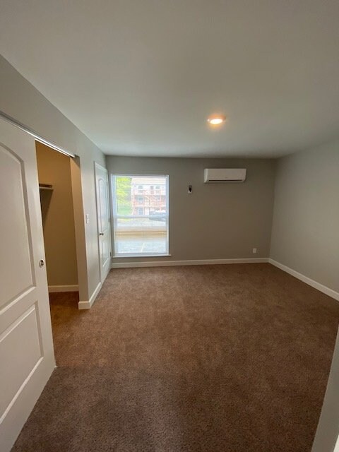 Building Photo - 332 Hillside Dr