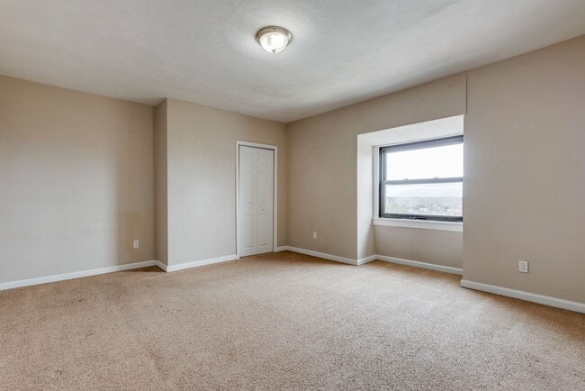 Building Photo - AVAILABLE JUNE 2026 - Spacious 4 Bedroom, 2 Bath Home Minutes from East Carson!