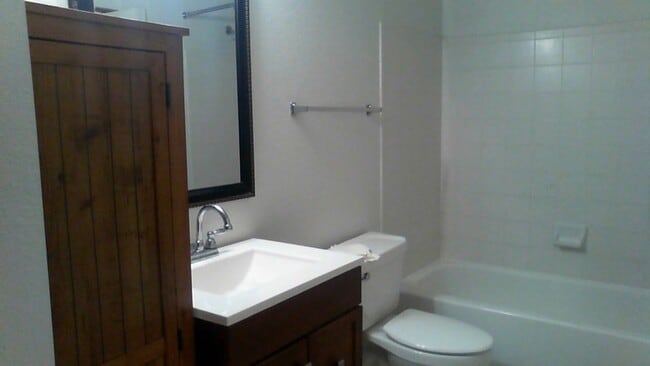 Building Photo - Non age restricted townhome available    Valley Verde Townhome Green Valley Arizona