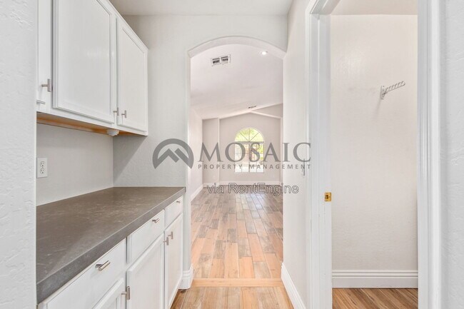 Building Photo - 3381 E Flamingo Ct