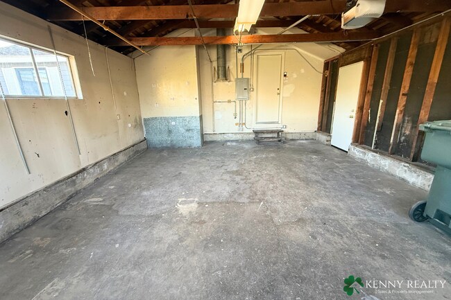 Building Photo - Bright Multi-Level 4BR Home with Two Primary Bedrooms