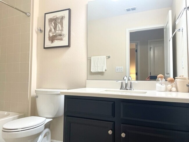 Building Photo - 3/2.5 ANNUAL/FURNISHED  TOWNHOUSE- GORGEOU...