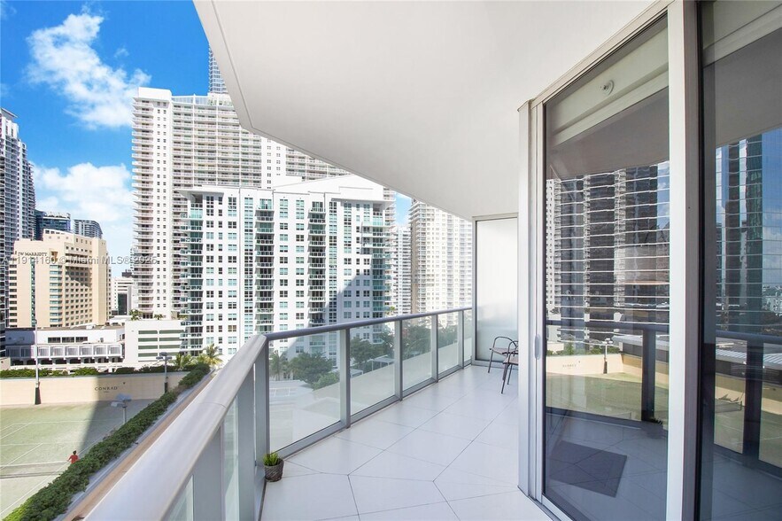 Building Photo - 1300 Brickell Bay Dr