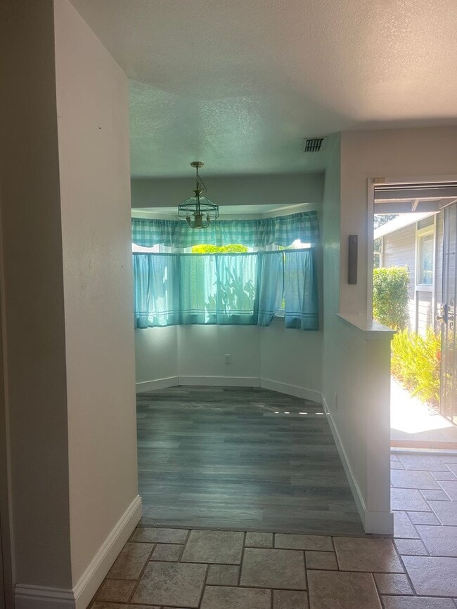 Building Photo - This rental won't last long. Don't miss ou...
