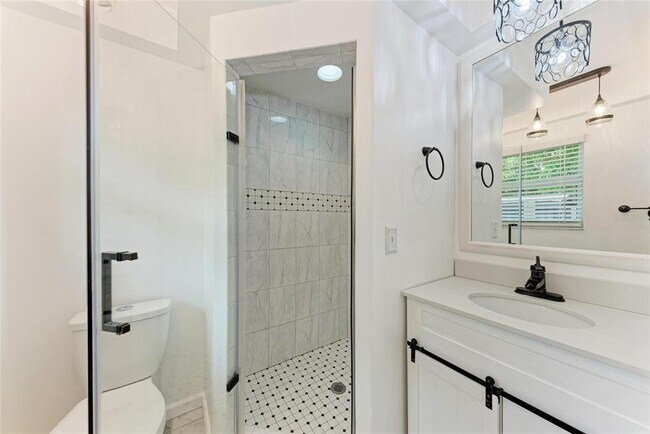 Building Photo - 451 N Shore Dr