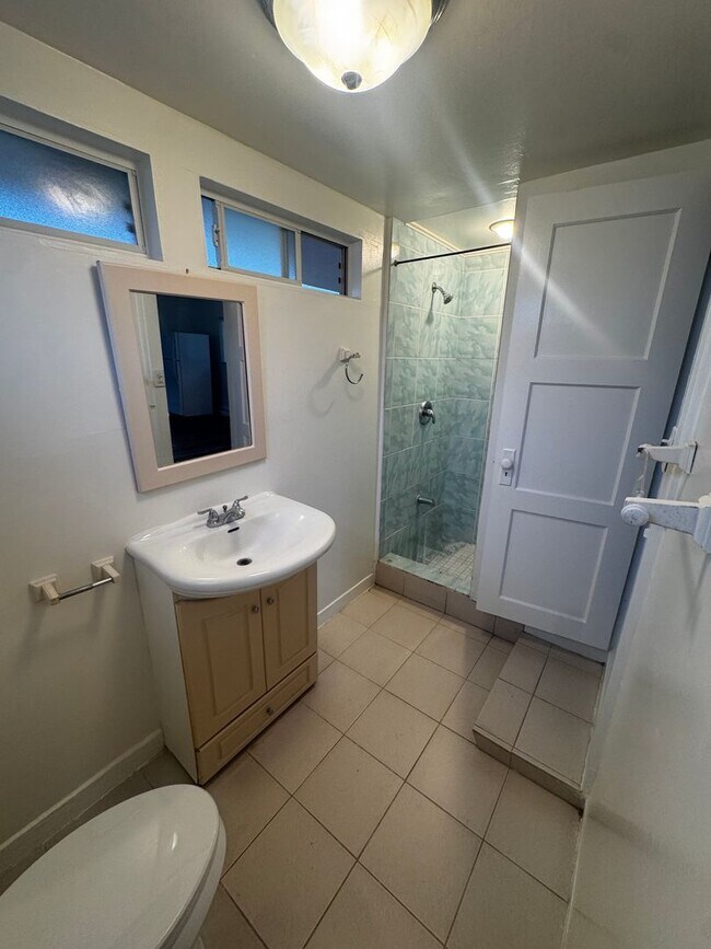 Building Photo - Francis