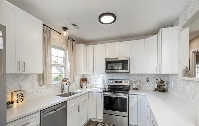 Building Photo - 110 Hawks Nest Dr