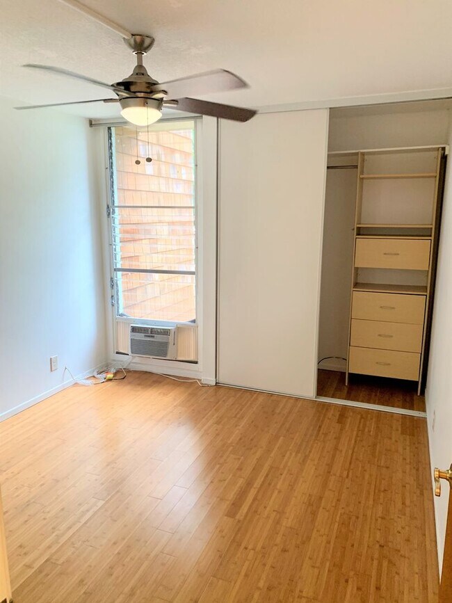 Building Photo - Upgraded 3 bed 2 bath condo in Kailua Town, 2 covered parking