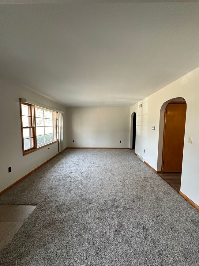 Building Photo - ZERO ENTRY! 2bed/1bath In Beatrice, NE