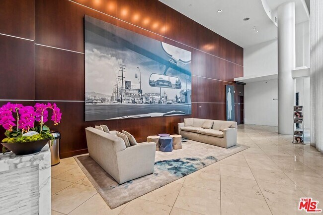 Building Photo - 13700 Marina Pointe Dr