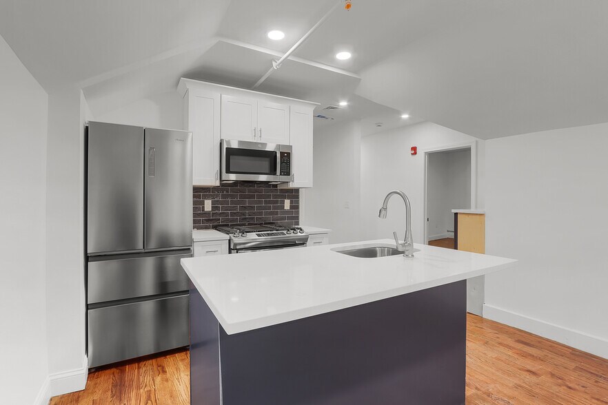 Building Photo - 57 Trumbull St