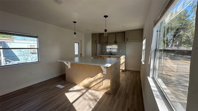 Building Photo - 510 N Shirley St