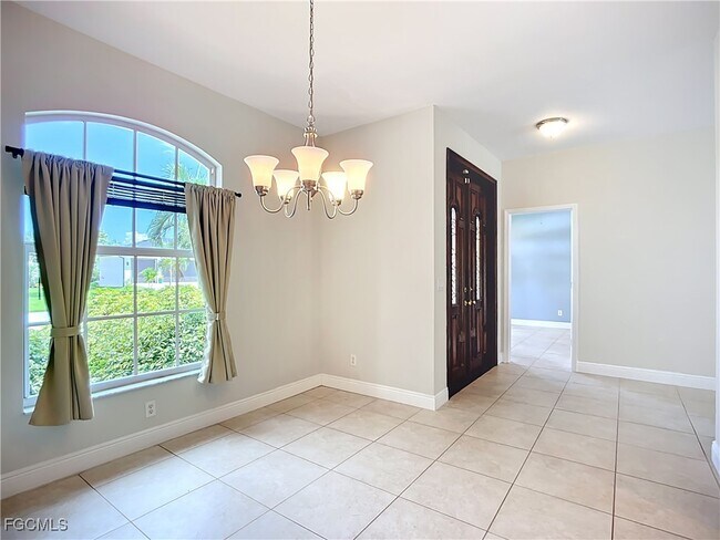 Building Photo - 4930 SW 25th Ct