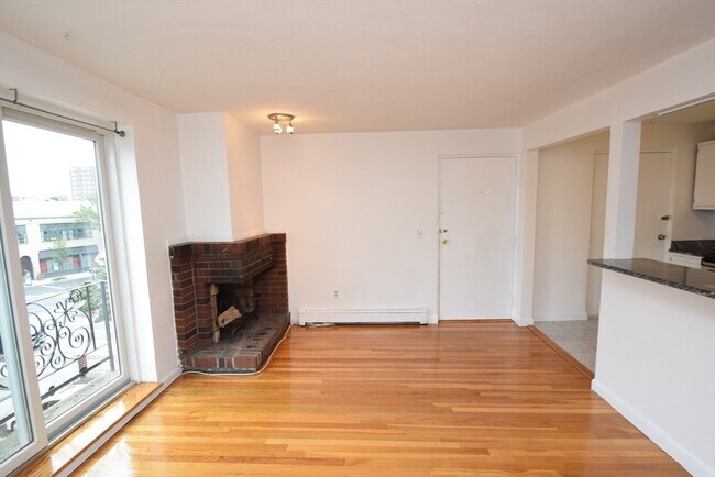 Building Photo - 135 Inman St