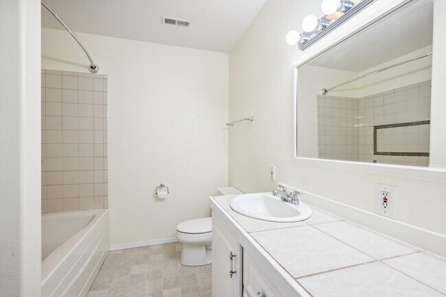 Bathroom - 1039 Stevenson St