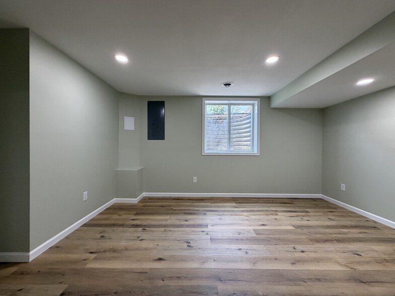 Building Photo - 13885 W 153rd Ter