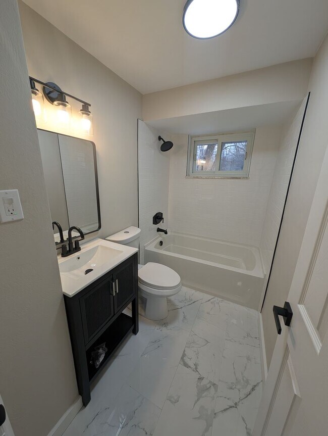 Building Photo - 3 Bed, 1.5 Bath Home in Penn Hills-- Available NOW!