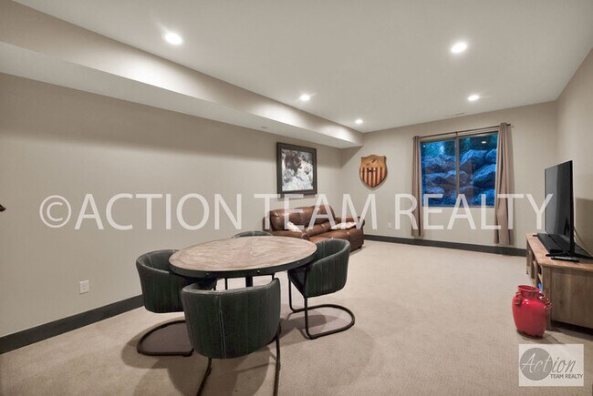 Building Photo - Beautiful Townhome in Huntsville