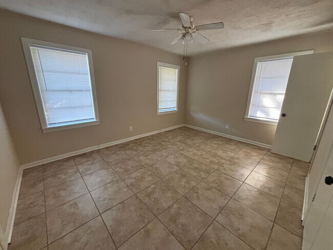 Building Photo - South Bossier