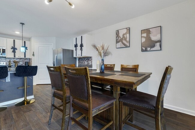 Building Photo - 4 Bed, 2 Bath Gem in Park West!