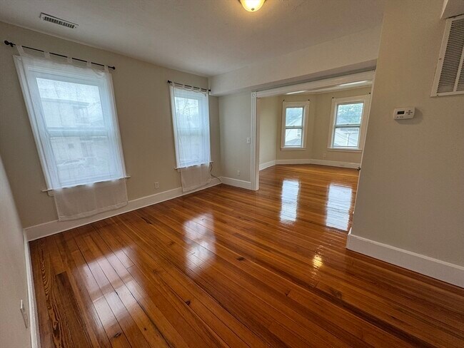 Primary Photo - 72 Forest St