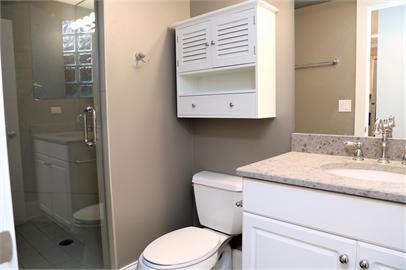 Building Photo - 3821 N Lakewood Ave