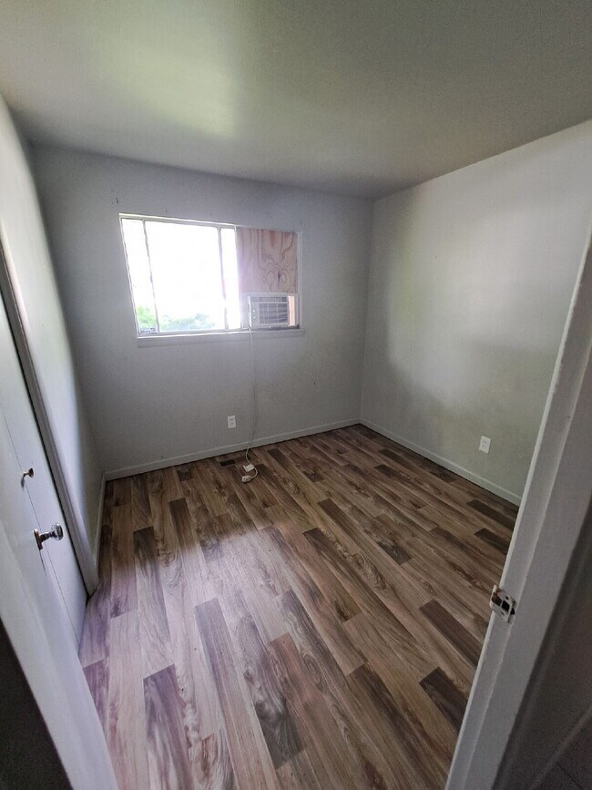 Building Photo - "3-Bedroom Oasis in Cahokia Heights – Cozy...