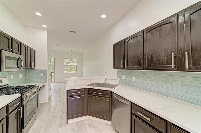 Building Photo - 8261 Miramar Way