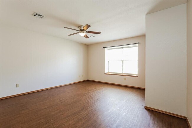 Building Photo - 1401 Nottoway Dr