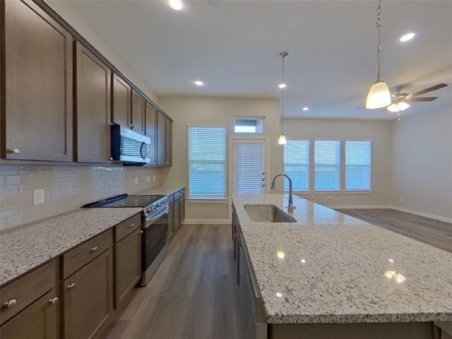 Building Photo - 5460 Sandstone Dr