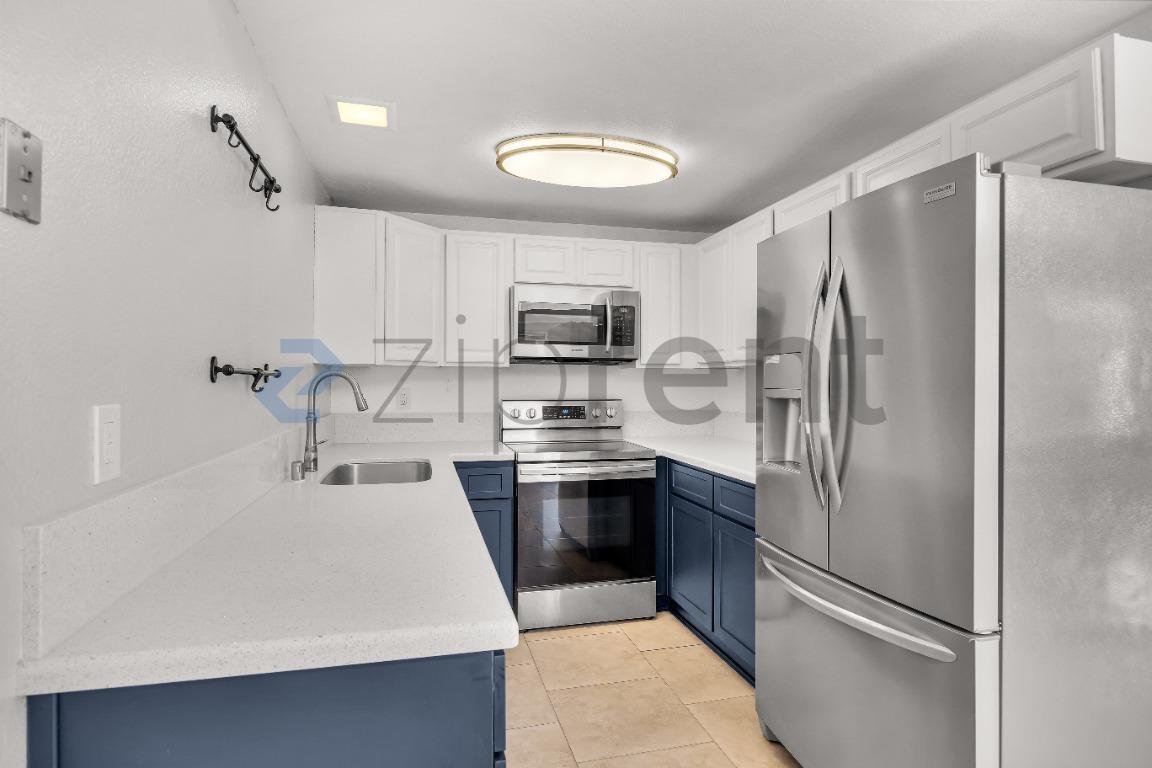 Building Photo - Unit A