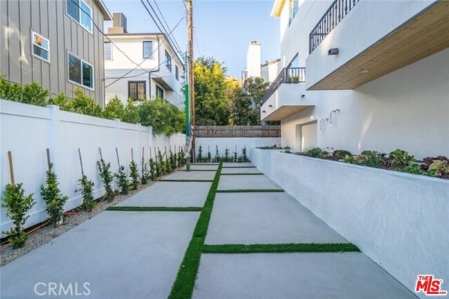 Building Photo - 5323 Ben Ave