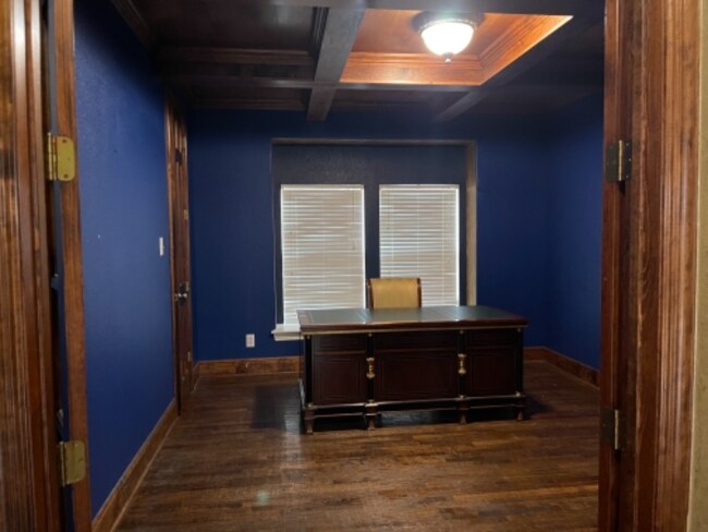 Building Photo - 4205 Lansbury Dr