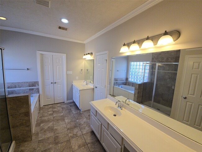 Building Photo - 1515 Olive Park