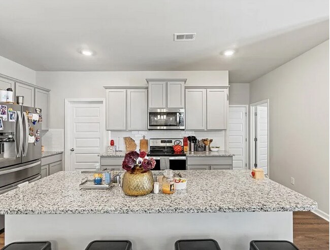 Building Photo - 925 Hay Meadow Dr.