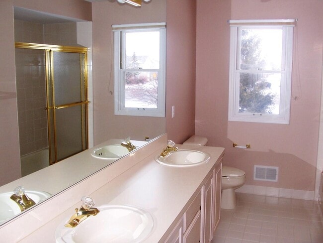 Building Photo - 45866 Fountain View Dr