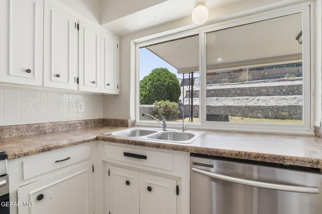 Building Photo - 3329 Old Spanish Trail