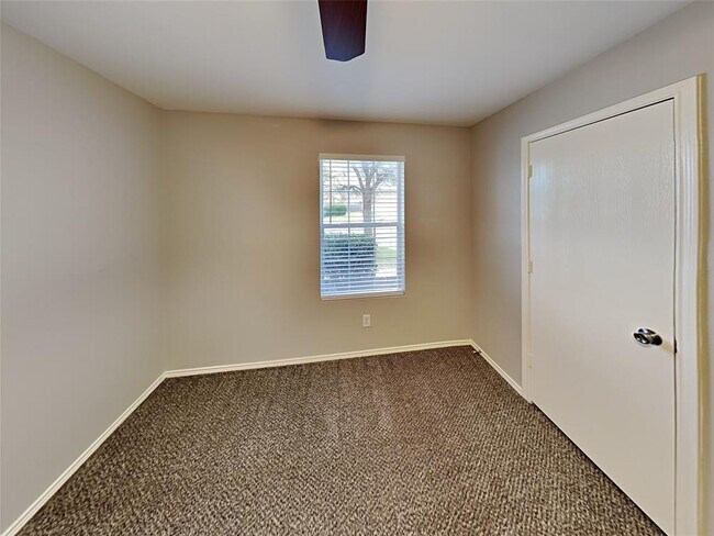 Building Photo - 1128 Maplewood Ln