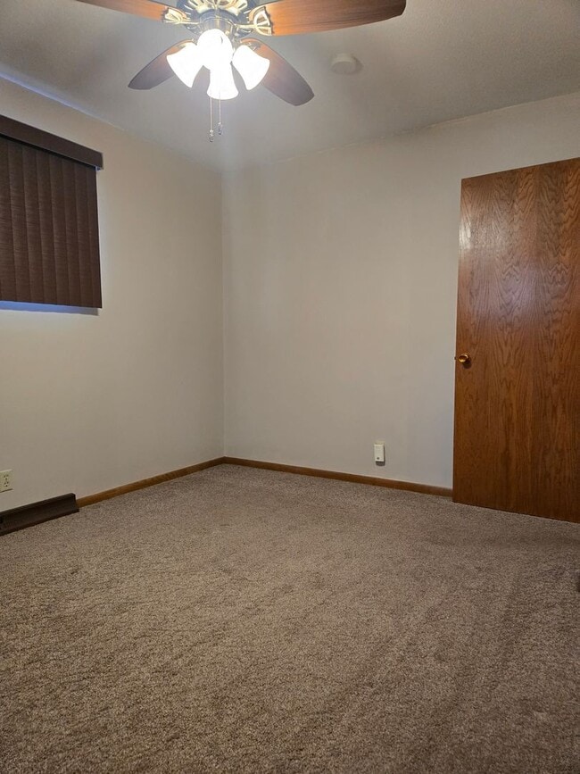 Building Photo - 922 E 12th Ave