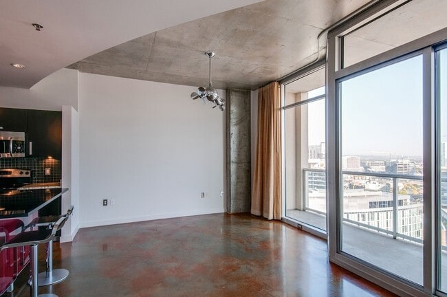 Building Photo - 600 12th Ave S