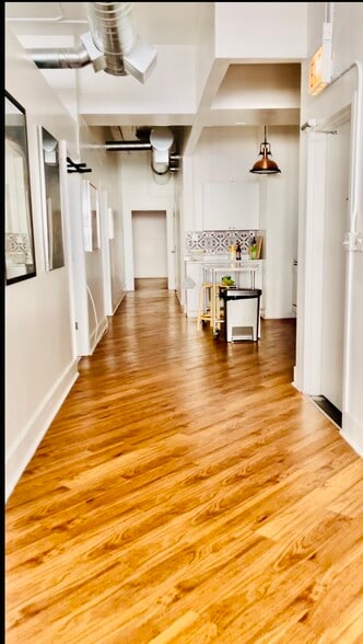 Building Photo - 738 N Clark St