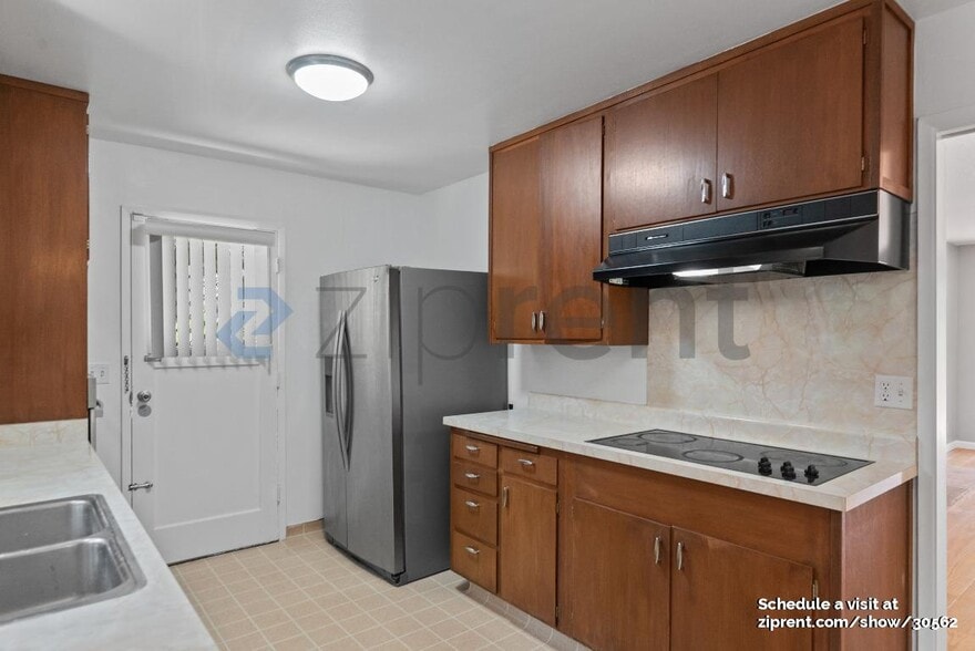 Building Photo - Unit