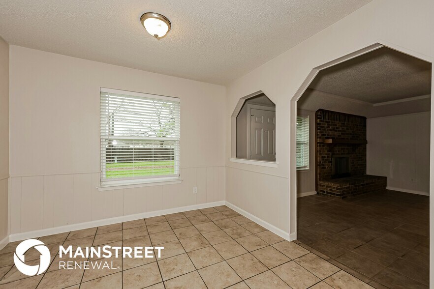 Building Photo - 2025 Schumac Ln