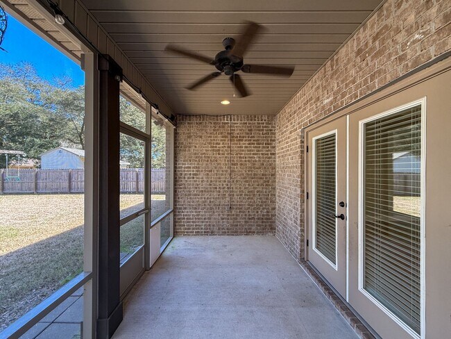 Building Photo - Spacious 3 Bedroom 2 Bath + Office with Split Floor Plan & Screened Patio in Pace!