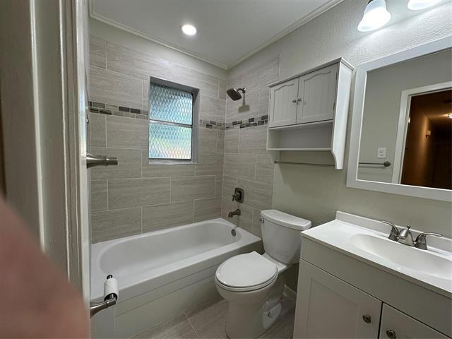 Building Photo - 1705 Nantucket Dr